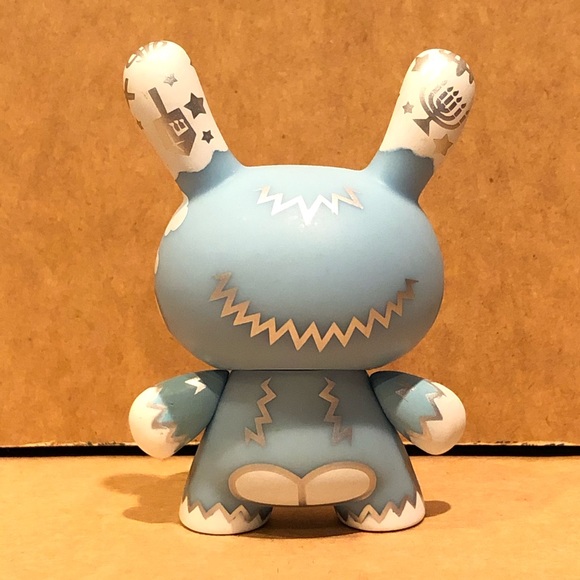 Kidrobot and Jeremy “MAD” Madl HolidAPE Dunny - Picture 3 of 6